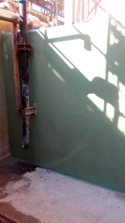 Bund corner with full chemical-resistant lining