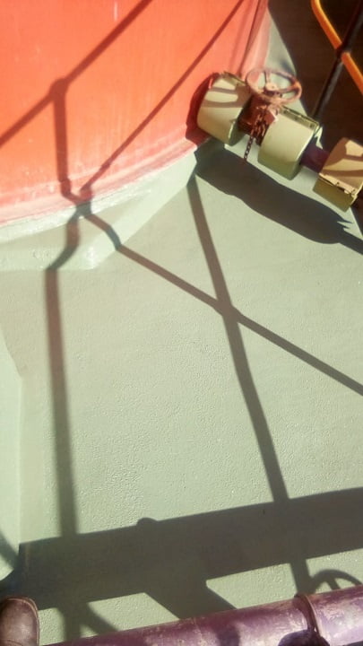 Coated bund floor at acid storage tank base