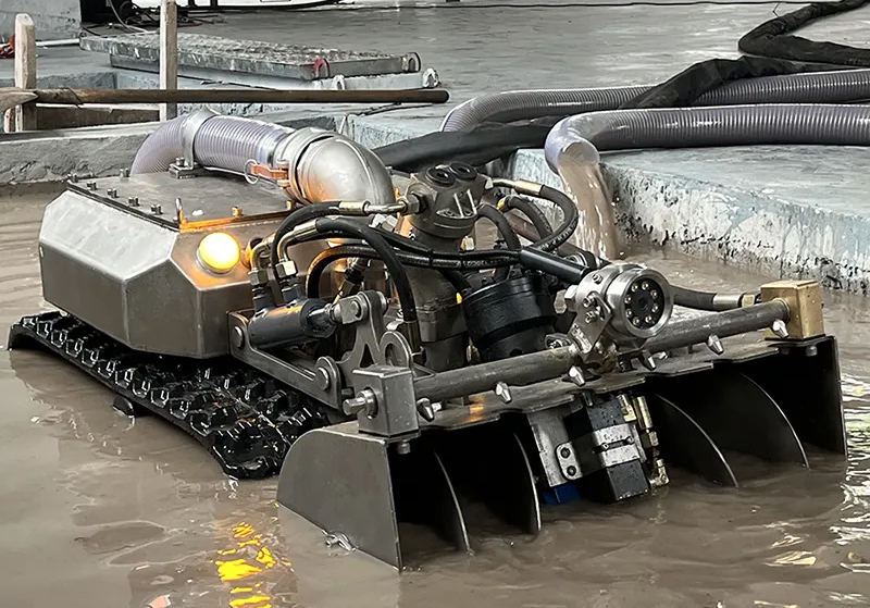 Underwater dredging robot used for urban culvert desilting